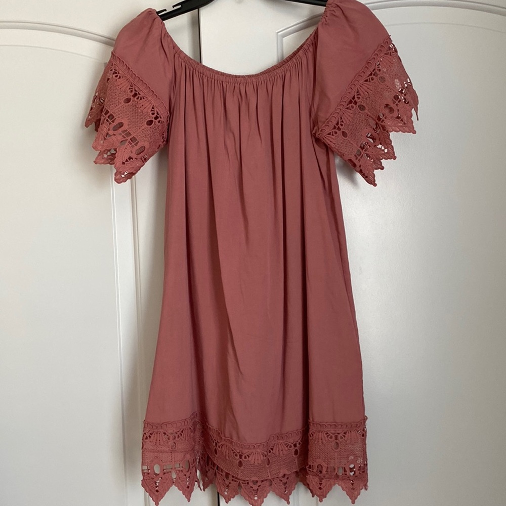 Off-the-shoulder shift dress.